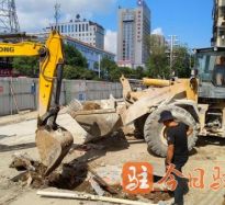 男人插逼逼高温下的坚守｜道路建设者用汗水铺就畅通路